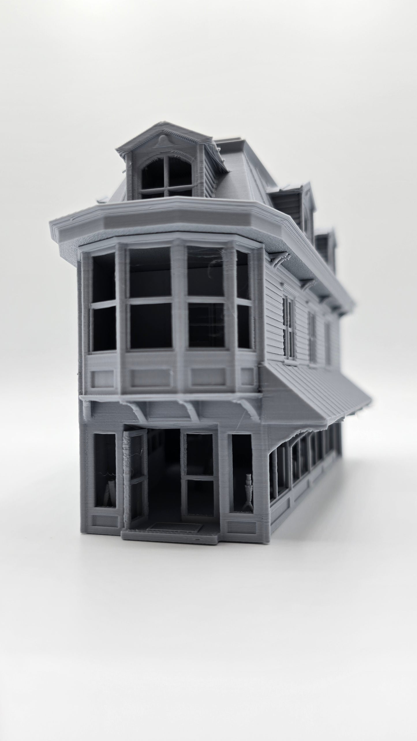 Ho Scale Flatiron House