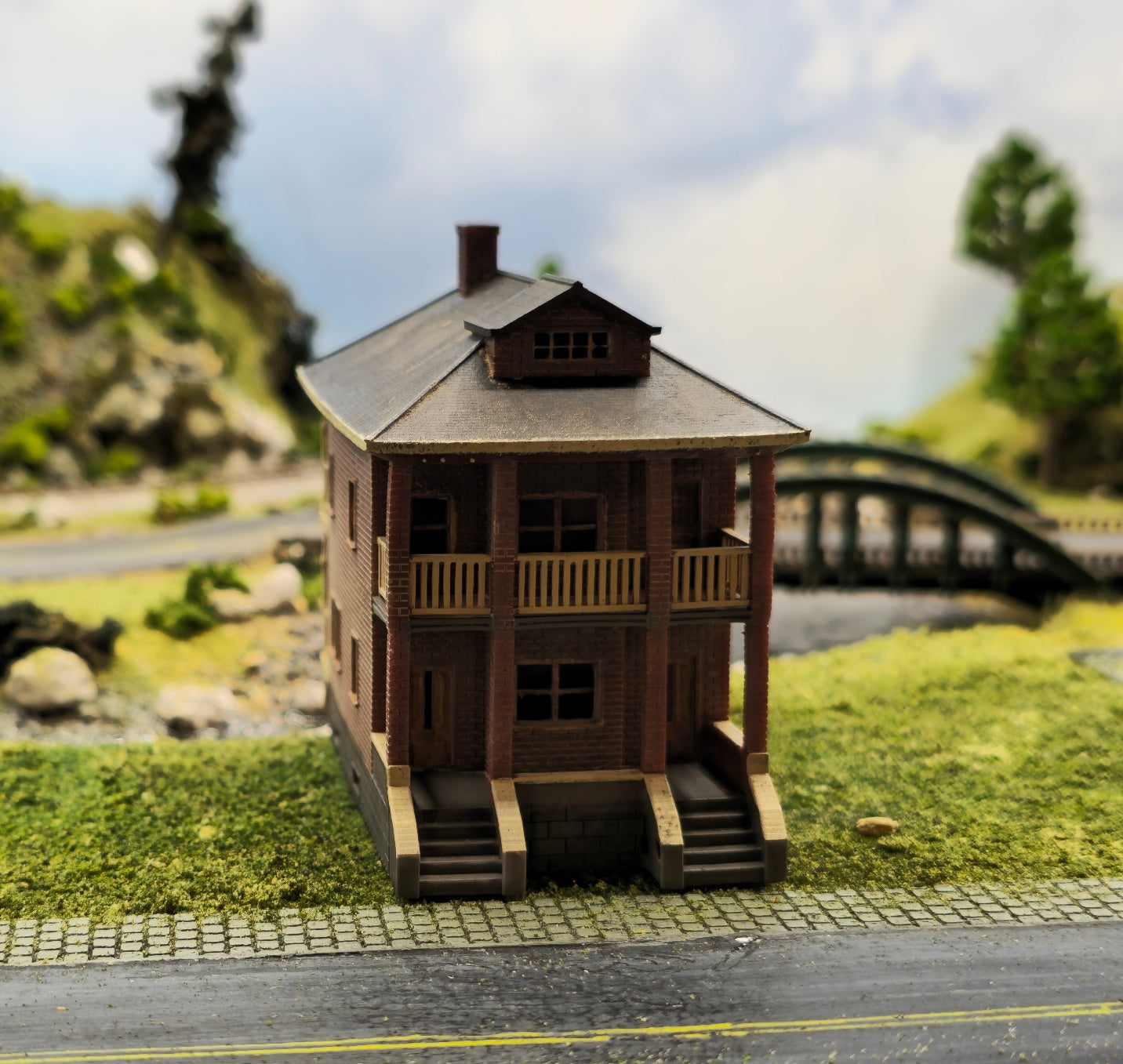N Scale Cedar Street Two-Family House – Highly Detailed Railroad Town Building