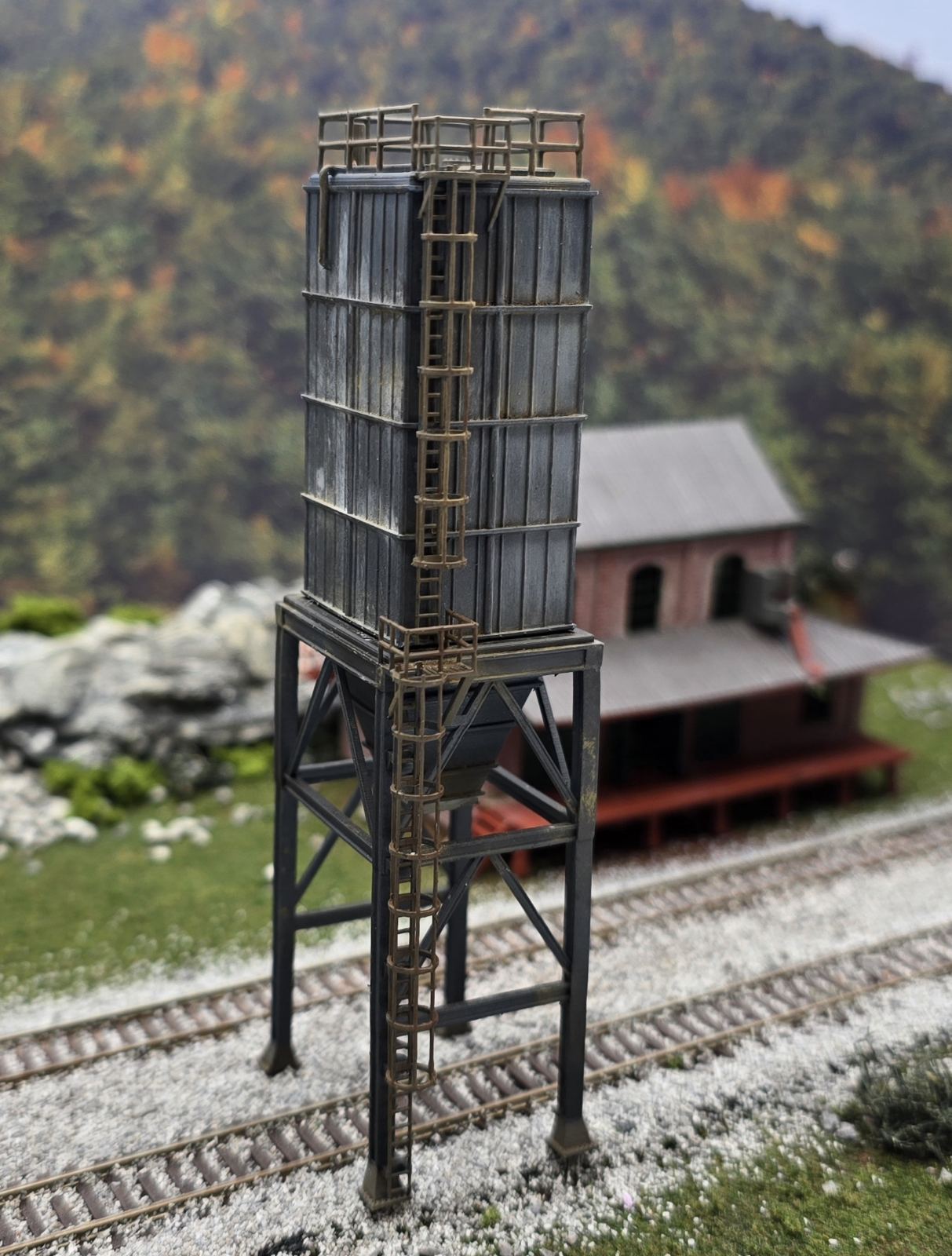 N Scale Square Industrial Silo / Hopper Bin Structure – Mr Craft Structures