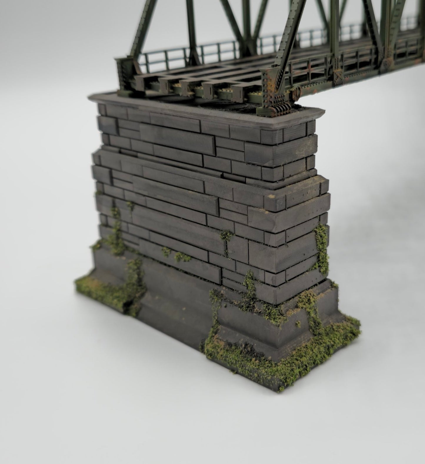 N Scale Bridge Piers – 2 Pack – Adjustable Height