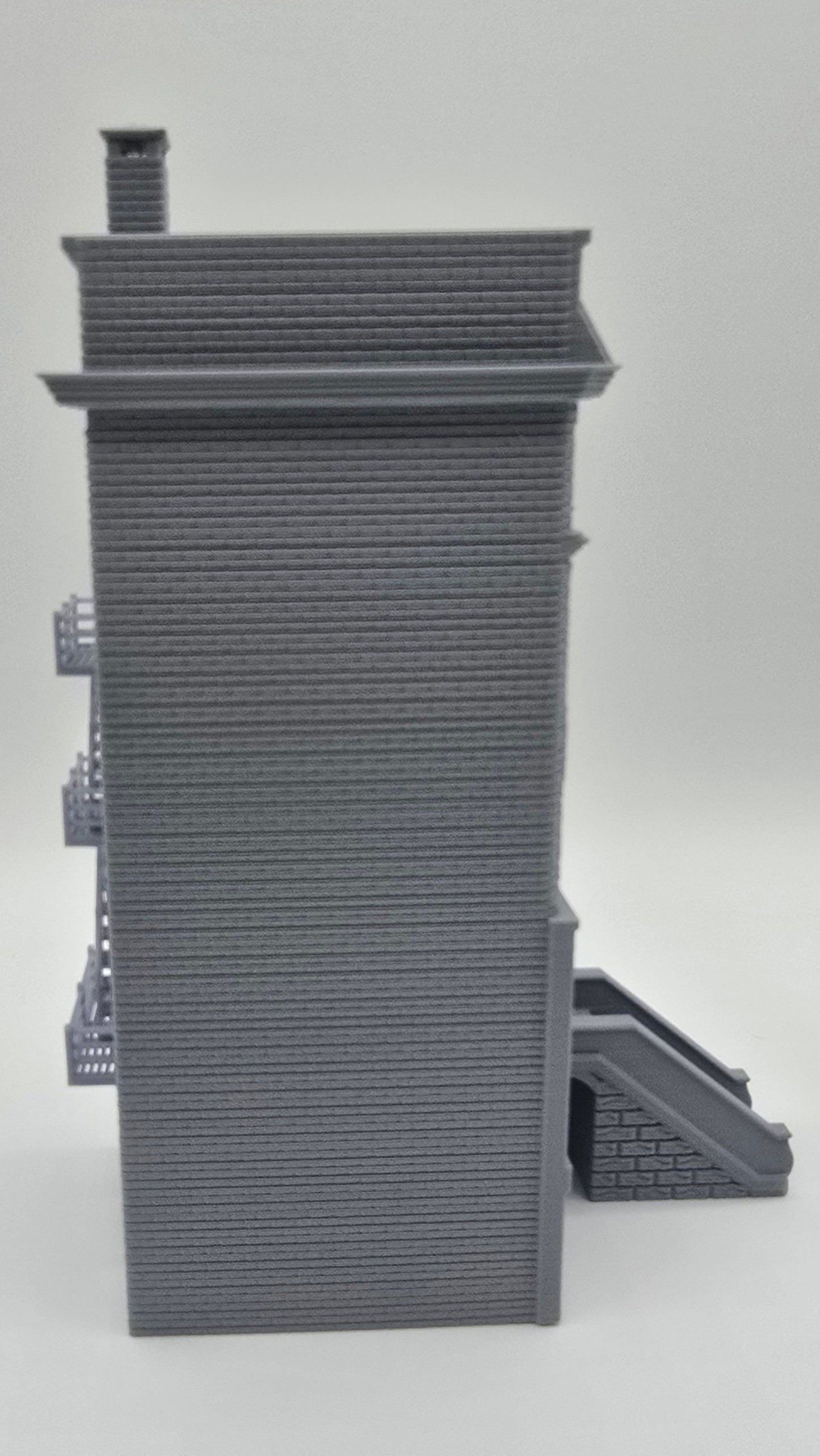 HO scale 1:87 Brick Apartment Building