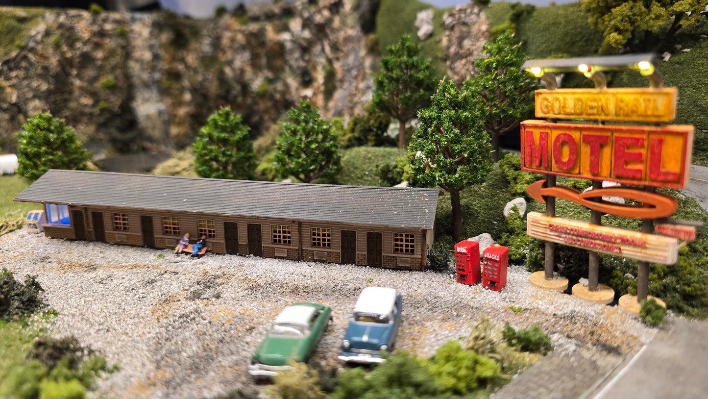 N Scale Golden Rail Motel – 1:160 – Highly Detailed Roadside Motel Building
