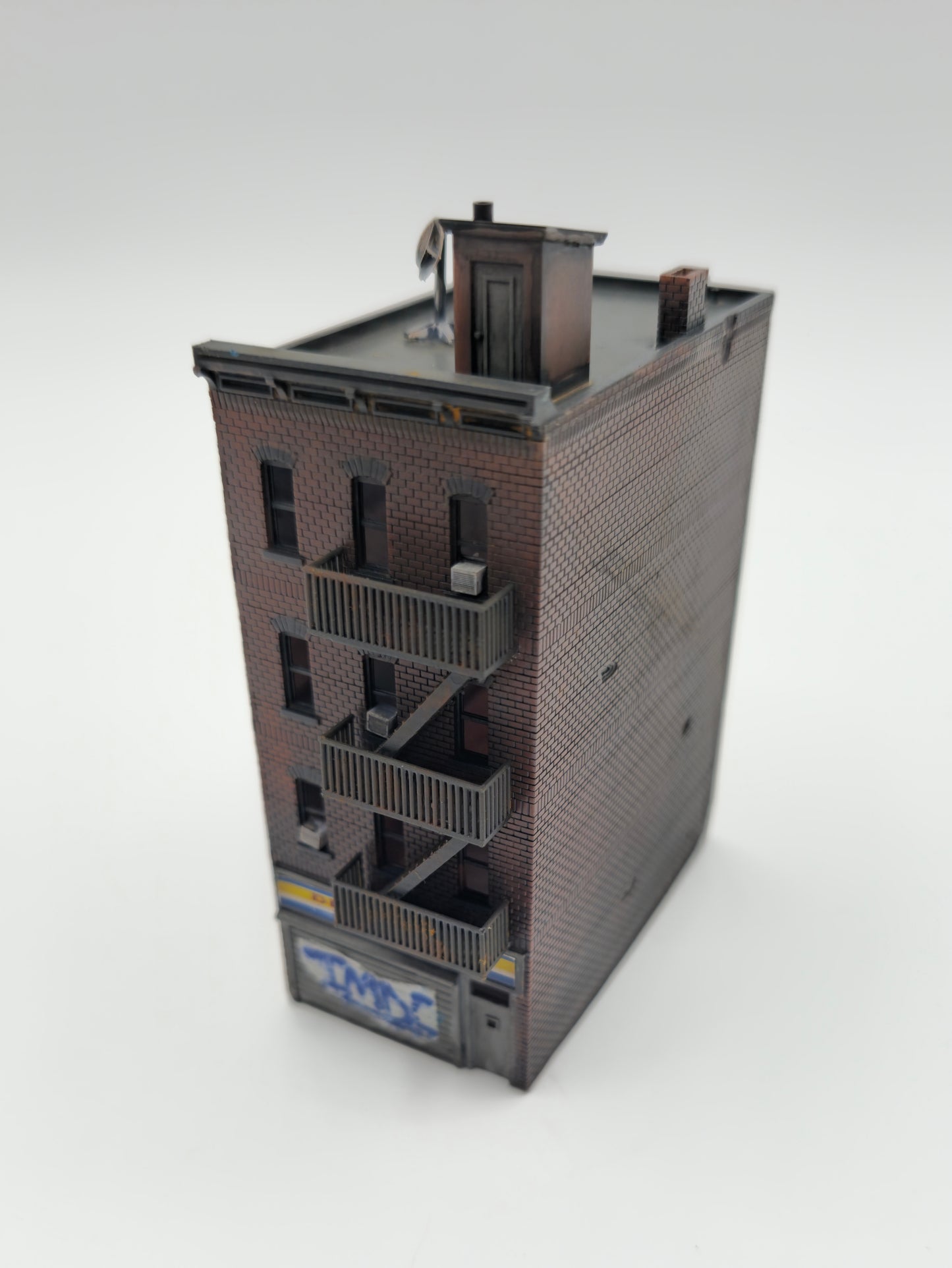 N Scale Lone Survivor Urban Building - Deli Grocery