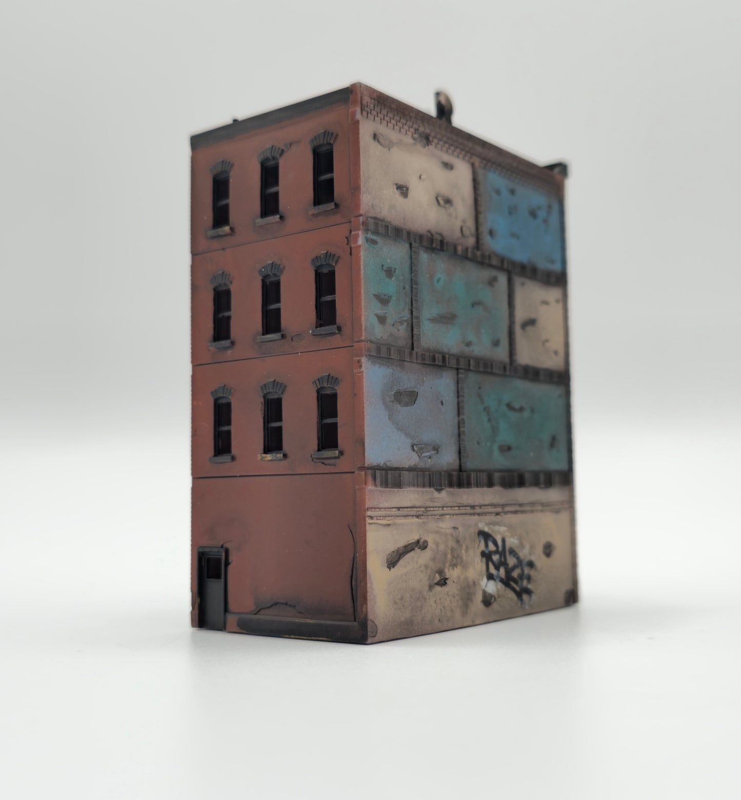 N Scale Lone Survivor Urban Building - Deli Grocery
