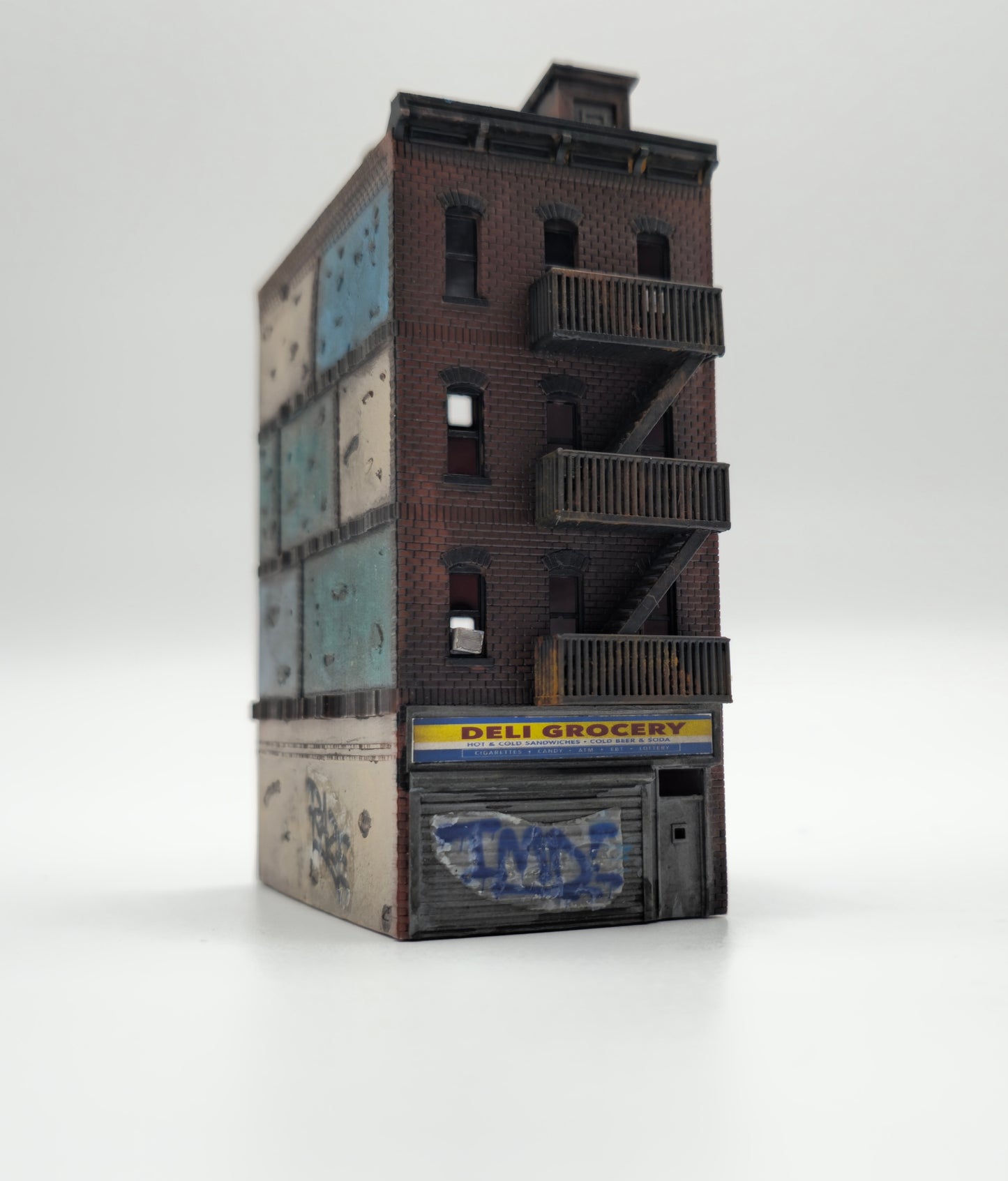 N Scale Lone Survivor Urban Building - Deli Grocery