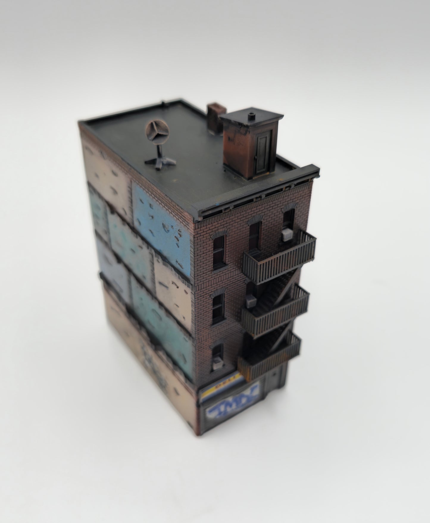 N Scale Lone Survivor Urban Building - Deli Grocery